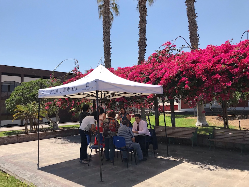 Primer Juzgado de Letras de Iquique atendió consultas en Plaza Ciudadana