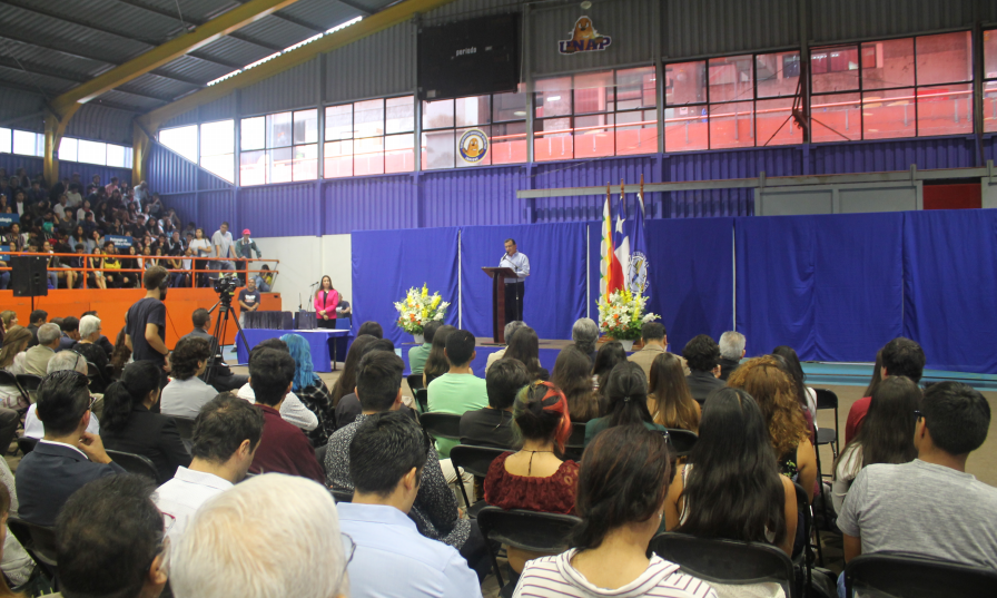 Universidad Arturo Prat recibe a los nuevos estudiantes en solemne ceremonia