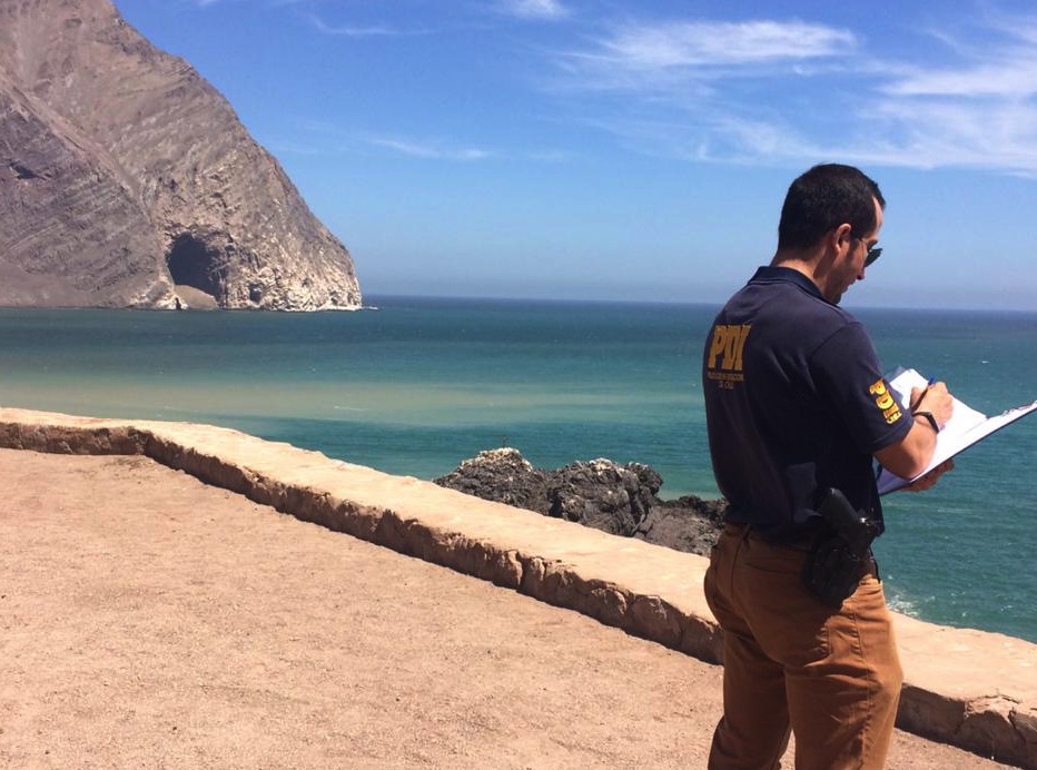 Investigan caída accidental de un hombre de 41 años desde el mirador de Caleta Vitor