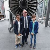 QANTAS invita a un ceo de 10 años edad a reunión ejecutiva de la aerolínea
