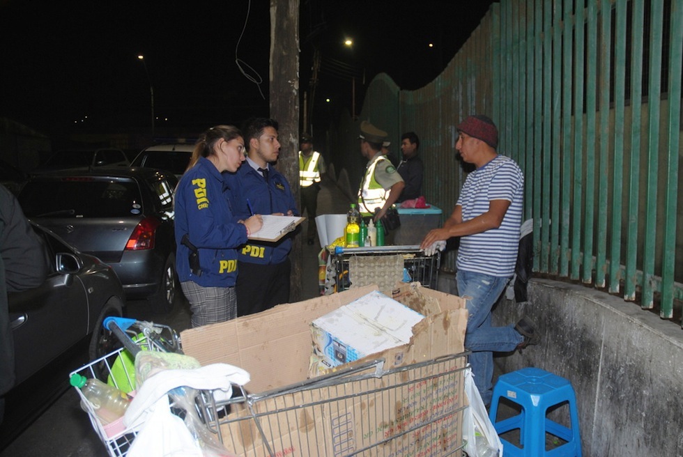 Longanizas y zapatillas decomisaron en fiscalización al comercio irregular