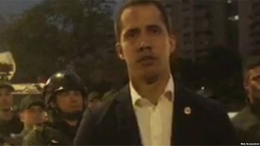 Guaidó llamó a los militares a que se levanten contra Maduro desde  base aérea «La Carlota», en Caracas
