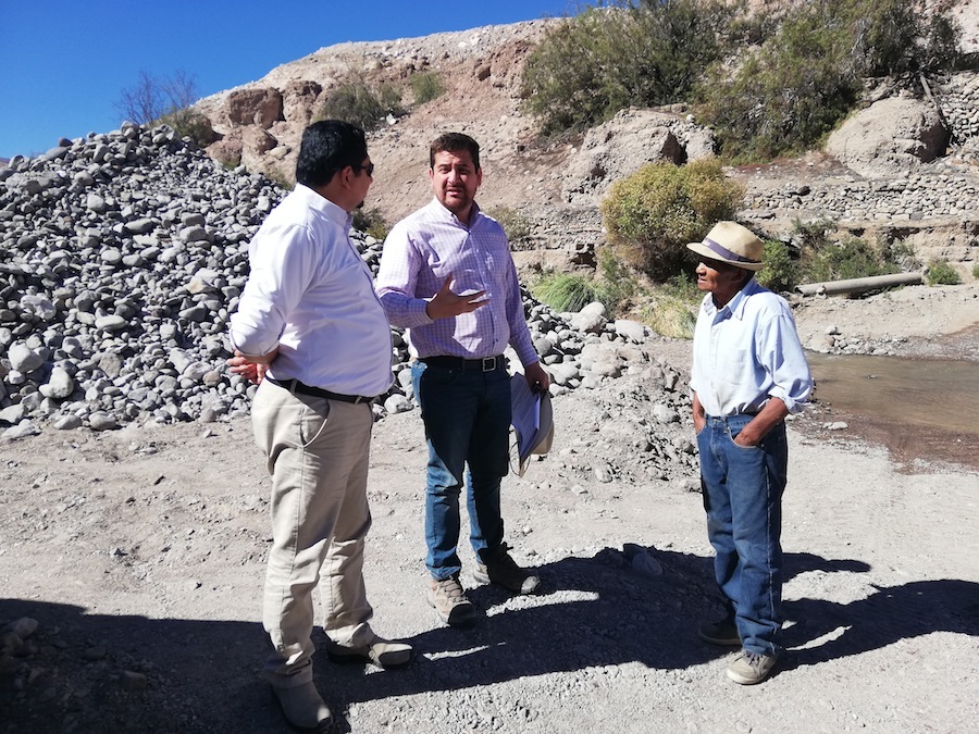 Gobernación y Obras Públicas dialogan con pobladores y supervisan reconstrucción en localidades de Camiña