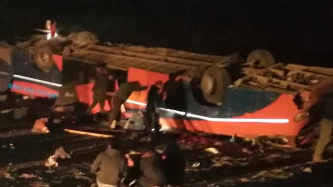 Nómina de fallecidos: Seis trabajadores mueren en volcamiento de bus que bajaba desde Collahuasi