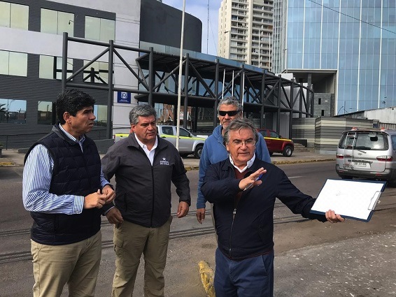 Gobernador y seremi de Transportes buscan cómo agilizar el tránsito de camiones hacia el Puerto de Iquique