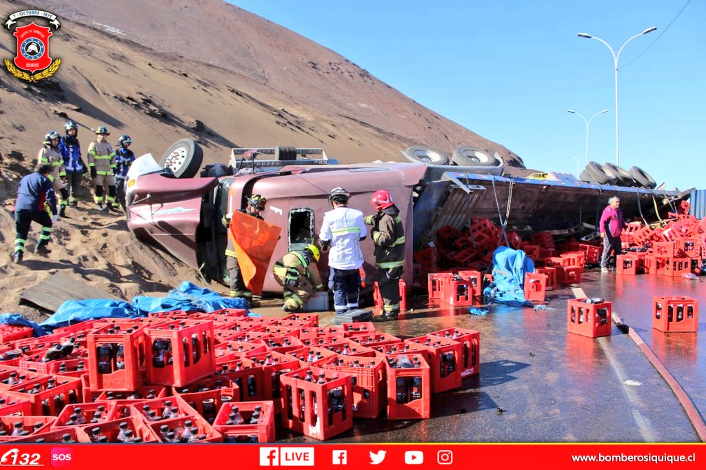 Volcamiento de camión en tramo de bajada de Alto Hospicio a Iquique causa gigantesco «taco»