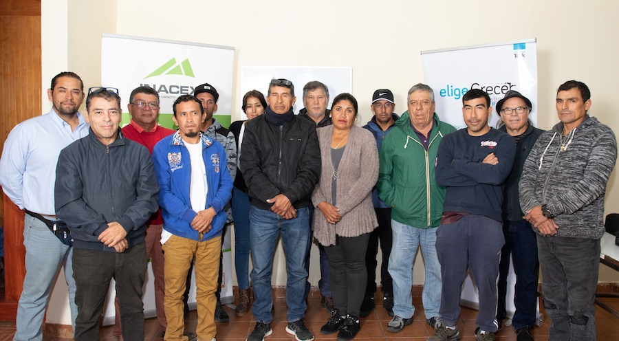 Habitantes de Chanavayita se capacitan en Carpintería en el marco del programa Elige Crecer