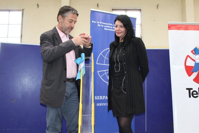 Programa Servicio en Beneficio de la Comunidad donó implementos deportivos a Teletón Iquique