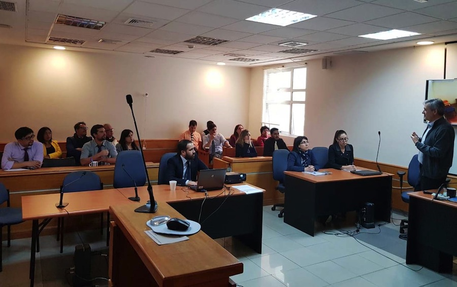 Funcionarios del TOP Iquique conocen aspectos prácticos de la ley de entrevistas videograbadas