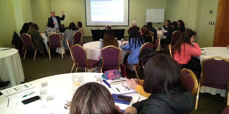 80 docentes y orientadores se capacitan en bases curriculares y liderazgo técnico