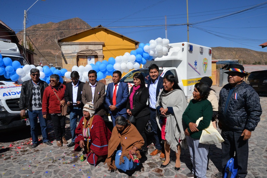Bautizan  dos  nuevas ambulancias para Putre cuyos fondos fueron aprobados por el CORE