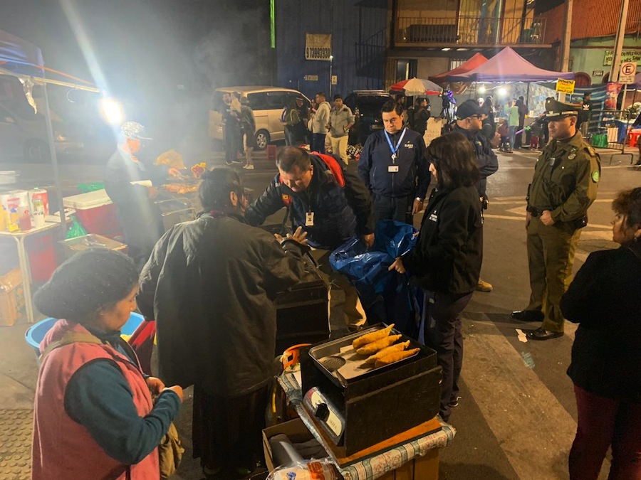 Fiscalización nocturna al  comercio irregular que se instala en la Octava de San Lorenzo