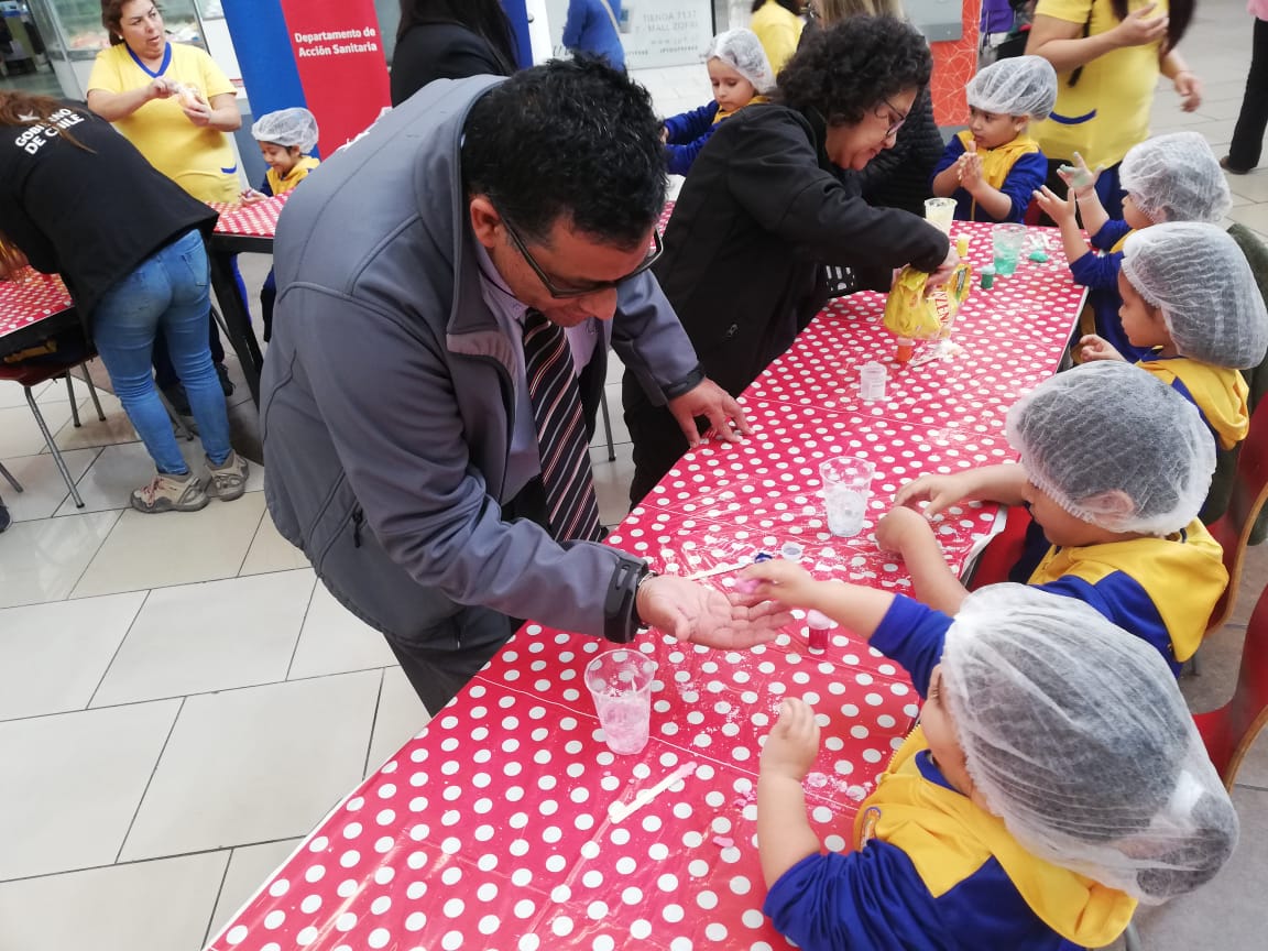 Salud llamó a optar por fabricación casera de slimes en el Día del Niño