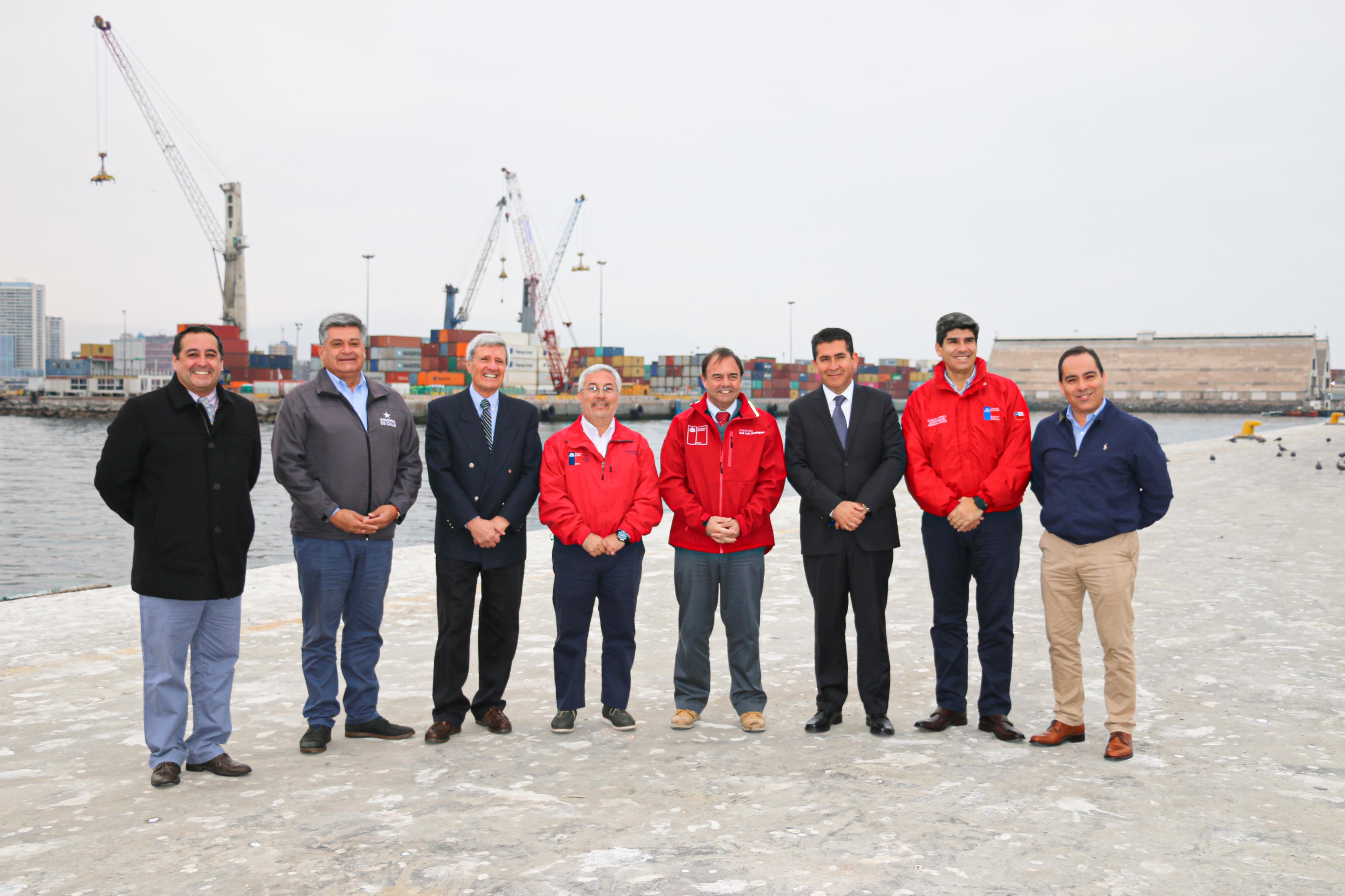 Subsecretario de Transportes visitó instalaciones del Puerto de Iquique para conocer en terreno sus desafíos