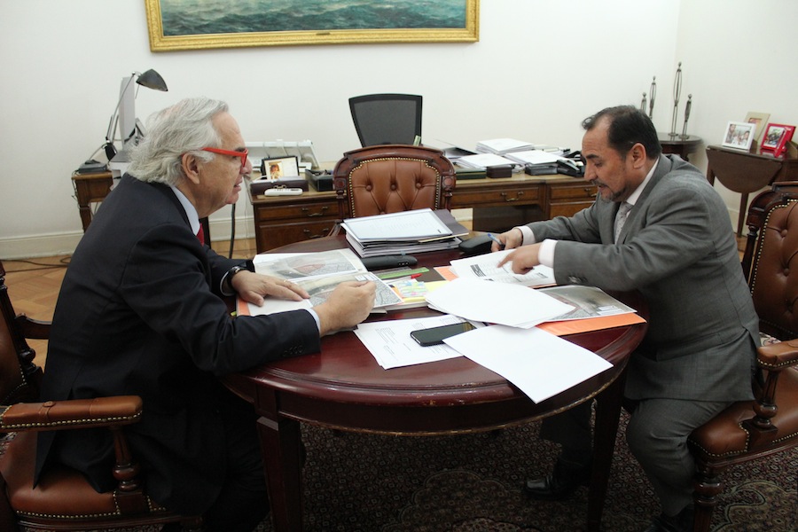 Alcalde de Alto Hospicio se reunió con ministros en la capital