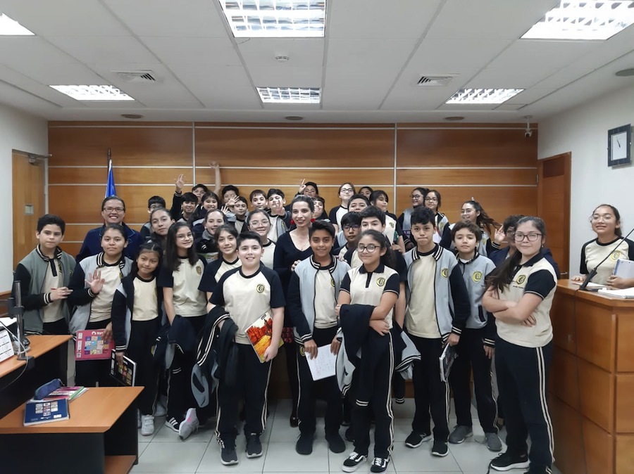 Estudiantes de educación básica visitaron Tribunal de Juicio Oral en lo penal de Iquique