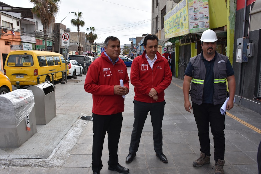 Minvu y Serviu: Modernos basureros instalan en veredas inclusivas de calle Vivar