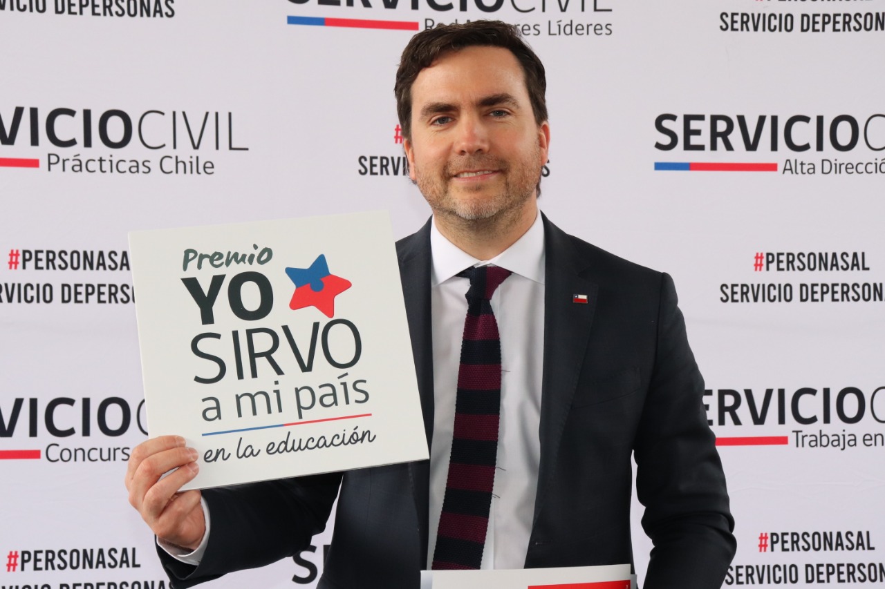 Lanzan el Premio #YoSirvoEnLaEducación que reconoce a los directores de todo el país