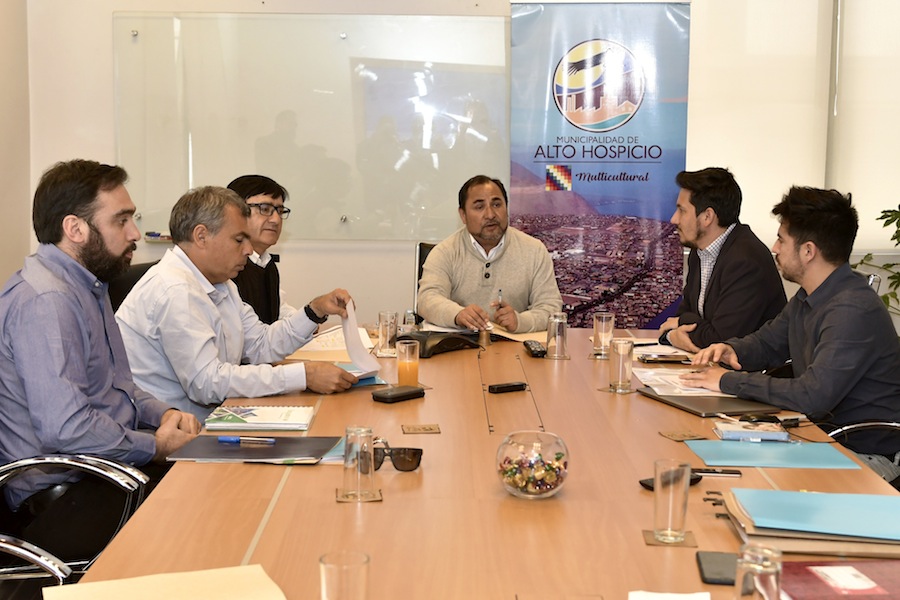 Alcaldes de Alto Hospicio e Iquique coordinan etapa final del relleno sanitario mancomunado