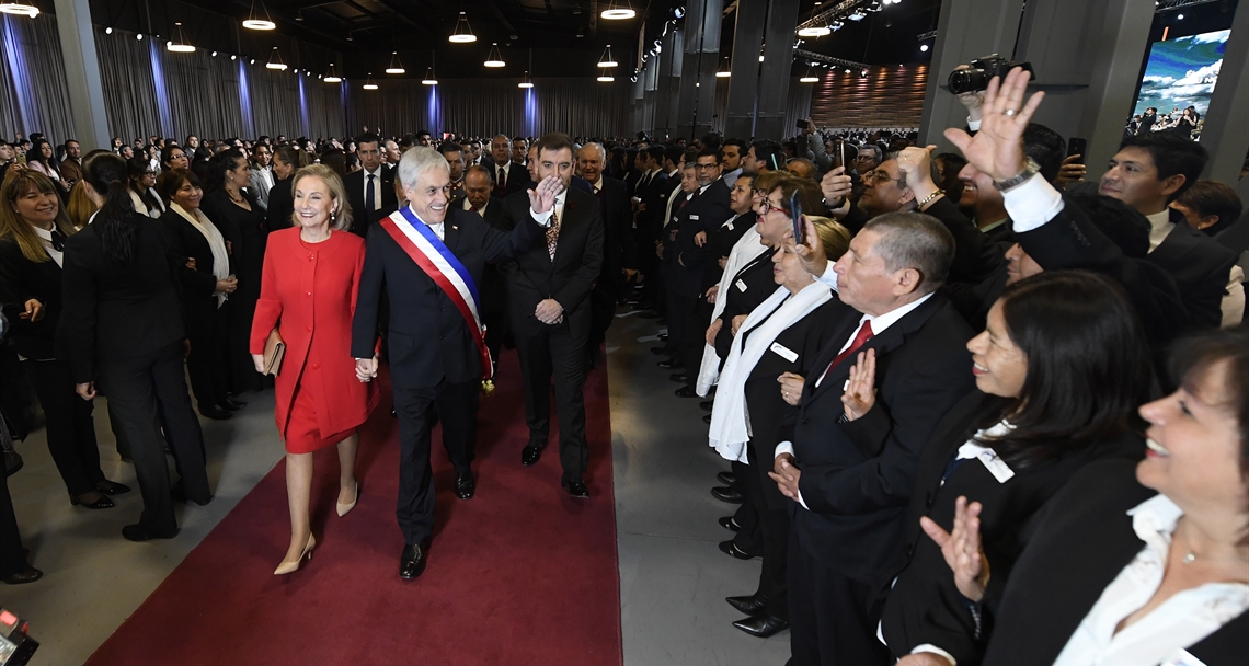 Jefe de Estado y Primera Dama en Servicio de Acción de Gracias de Organizaciones Evangélicas