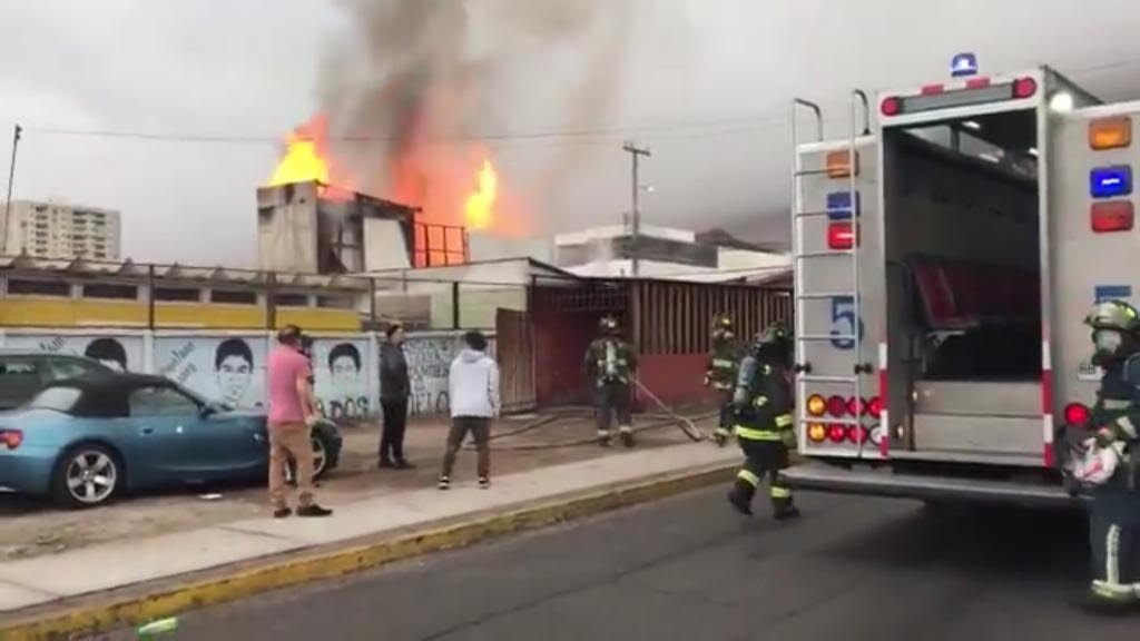 Incendio arrasó casa en sector Pueblo Nuevo