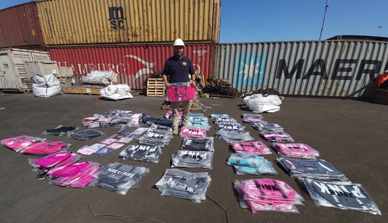 PDI incauta 2.572 unidades de chaquetas, bolsos y poleras falsificadas avaluadas en 134 millones 779 mil 200 pesos