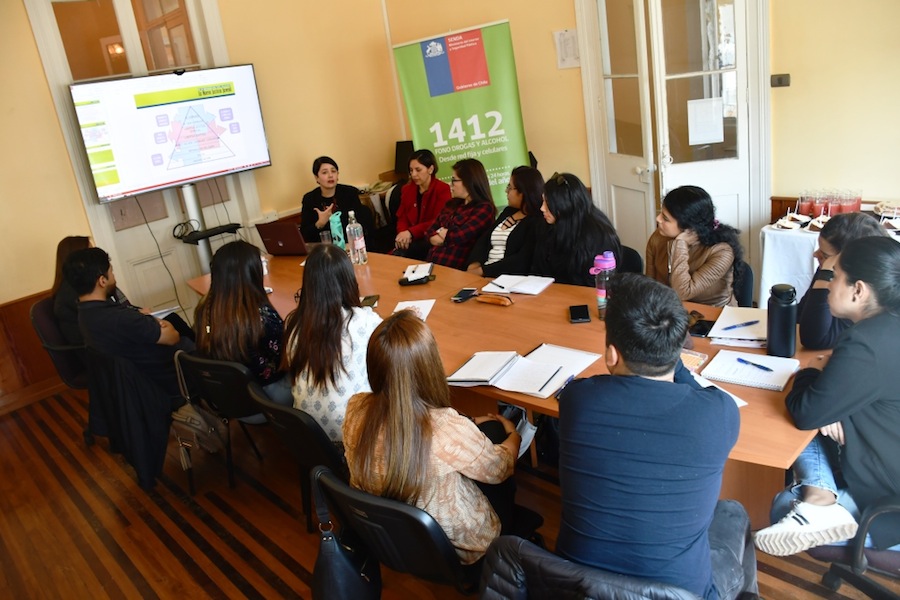 Defensoría expuso sobre Justicia Penal Adolescente en charla a duplas sicosociales de colegios de Tarapacá