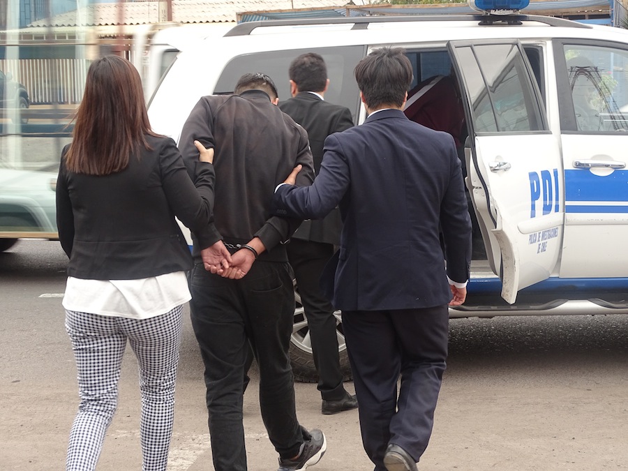 PDI detiene a 5 sujetos, uno de ellos menor de  edad, como autores del delito de robo con intimidación