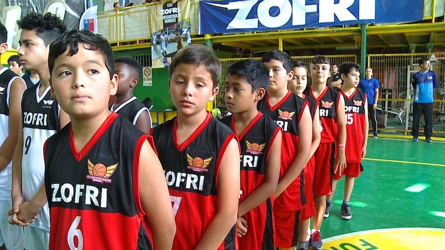 Exitosa versión de café literario de «Los Guayabitos» de JUNJI