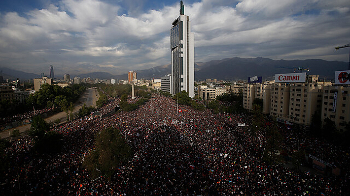 Marcha histórica: Más de un millón de personas se manifestaron en Santiago a una semana del estallido social