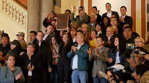 Jeanine Áñez asumió como Presidenta de Bolivia y anuncia prontas elecciones