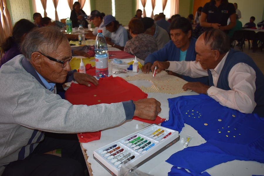 En Huara usuarios del Programa Vínculos aprendieron sobre reciclaje
