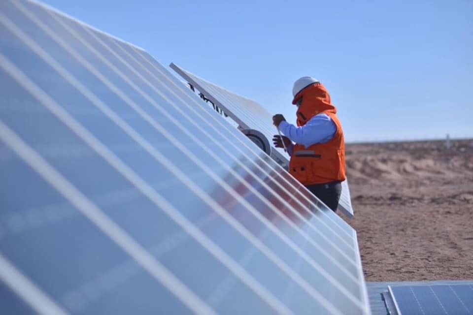Corporación Tarapacá: Dicta curso de energía solar fotovoltaica para gremios