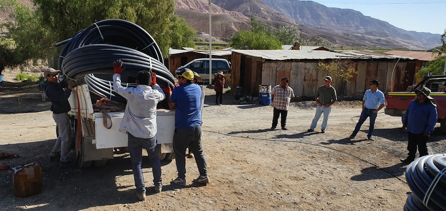 Agricultores de comunidades de la Provincia el Tamarugal recibieron materiales para restablecer el riego de sus cultivos