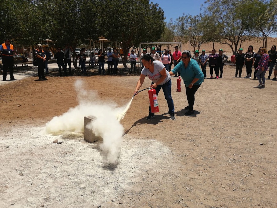 Vecinos de Quiero Mi Barrio de Pozo Almonte se capacitan  en respuesta comunitaria frente a emergencias