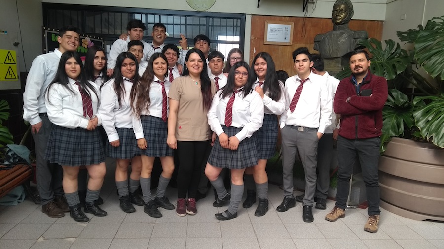 357 estudiantes de Liceos Técnico Profesionales se graduaron como programadores en 6 regiones del país