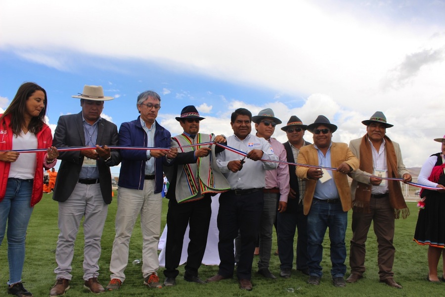 Con fondos ZOFRI: Colchane inauguró moderna cancha de pasto sintético