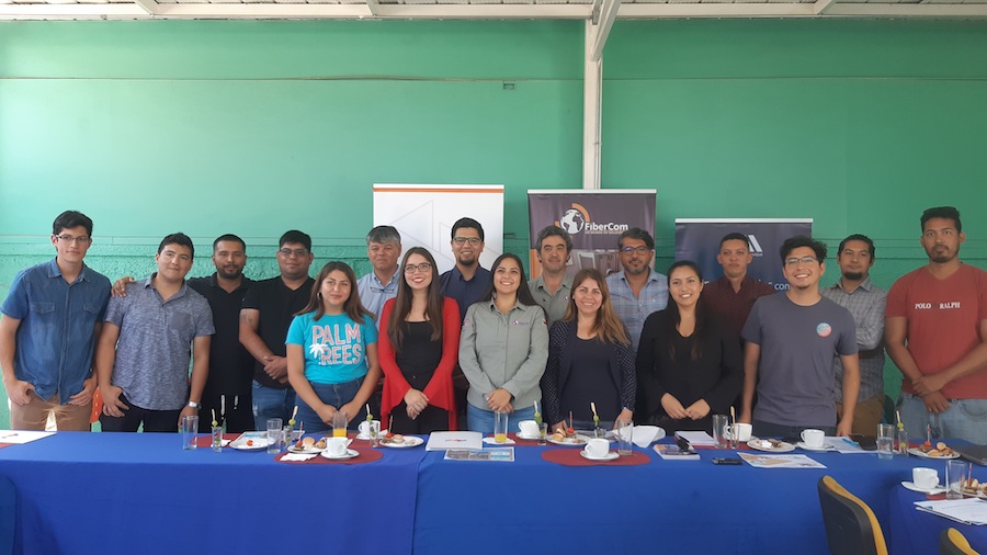 Entregan becas a seleccionados del desafío de innovación abierta Fibercom