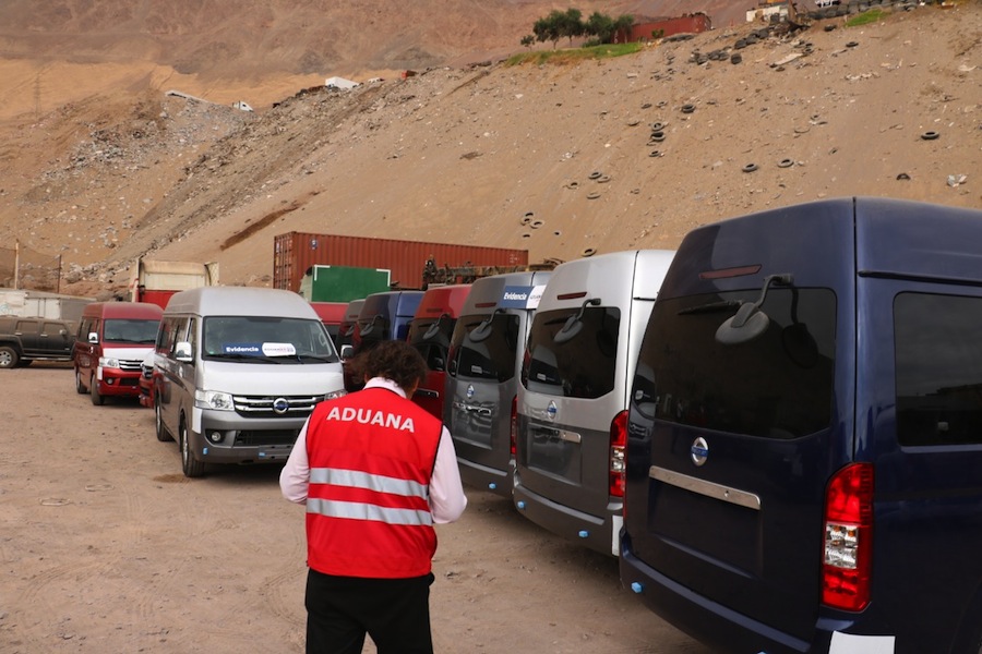 Tribunal de Iquique ordena el pago de multa de $115.248.524 y el comiso de 14 minibuses ingresados de contrabando