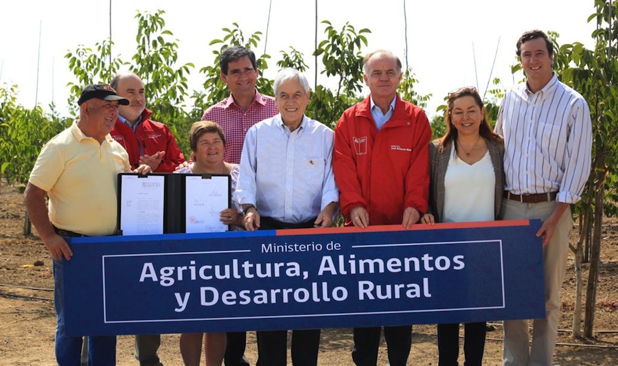 Presidente Piñera junto al Ministro Walker firman proyecto de ley que crea el Ministerio de Agricultura, Alimentos y Desarrollo Rural