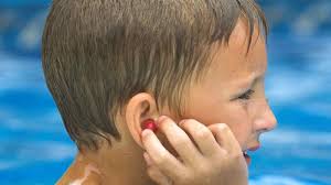 Útiles consejos para el cuidado de los oídos en las piscinas