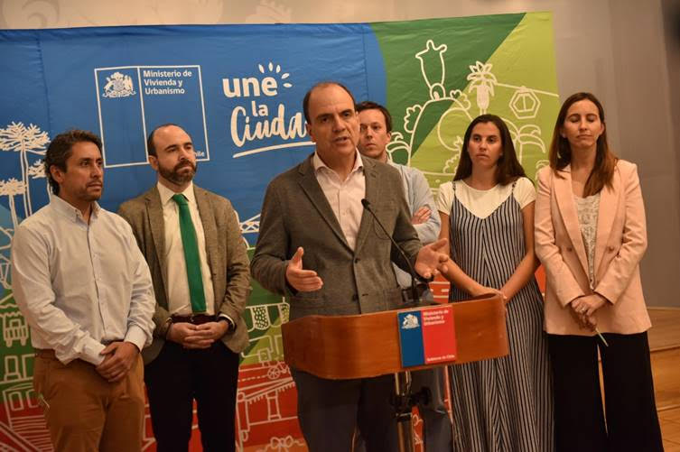 Minvu detecta 60 campamentos localizados en zonas de riesgo en el país