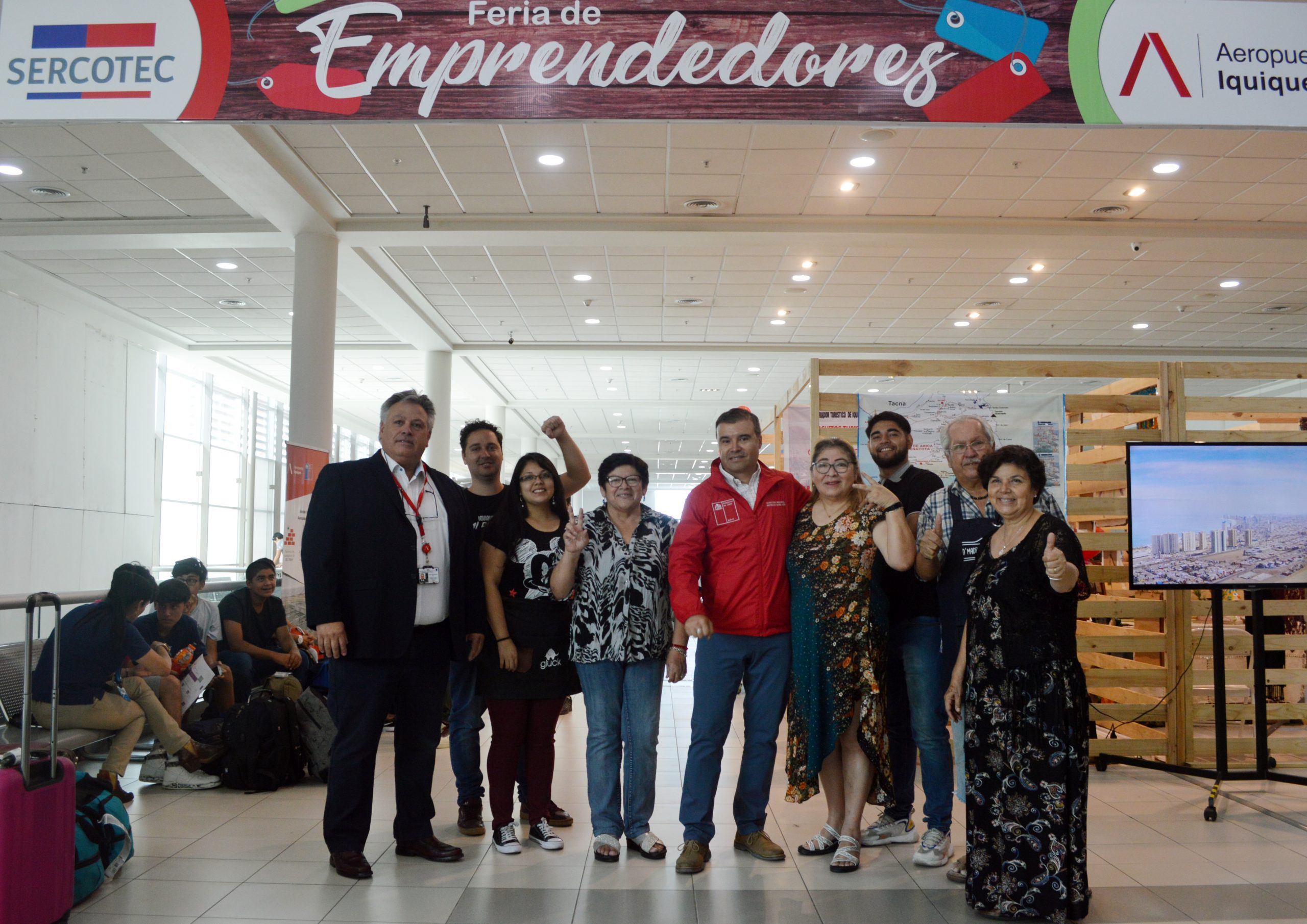 Emprendedores de Tarapacá  expusieron sus productos en Aeropuerto de Iquique