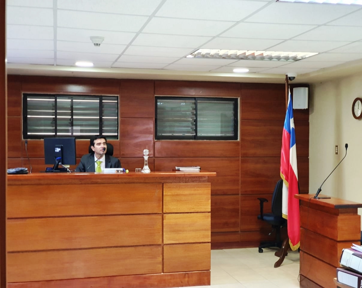 Juzgado de Pozo Almonte aprueba suspensión condicional de turistas rusos que dañaron el gigante de Tarapacá