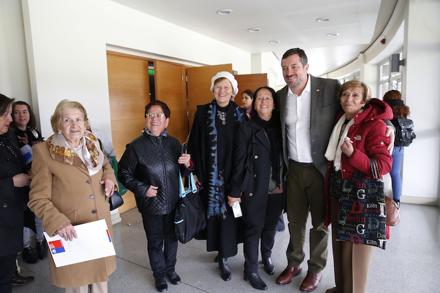 Ministro Sichel asegura: “En 2050, uno de cada tres personas en Chile será adulto mayor y estamos trabajando en las ocho medidas para aliviar su gasto mensual”