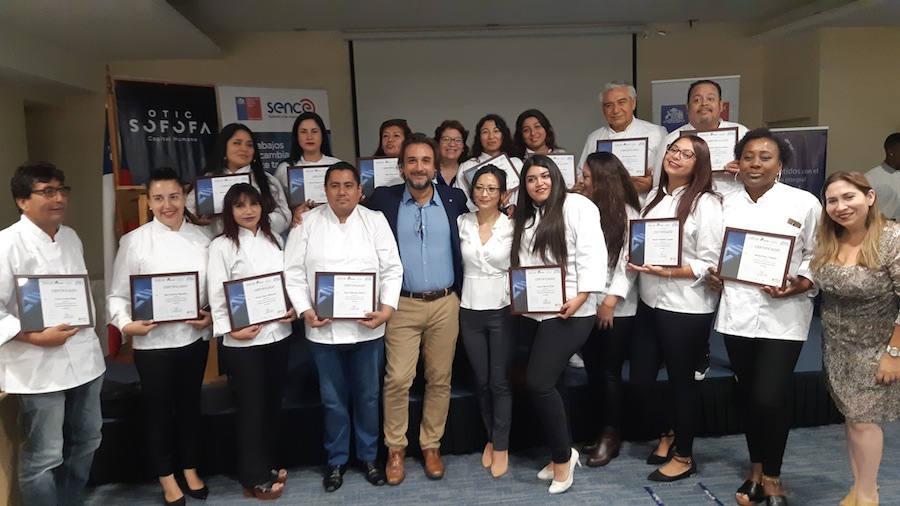 17 alumnos reciben certificación como ayudantes de cocina
