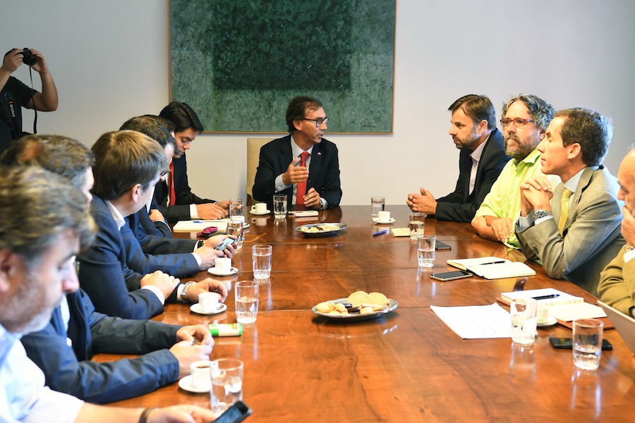 Plan Coronavirus: Ministro de Educación se reúne con alcaldes del país para coordinar trabajo durante pandemia