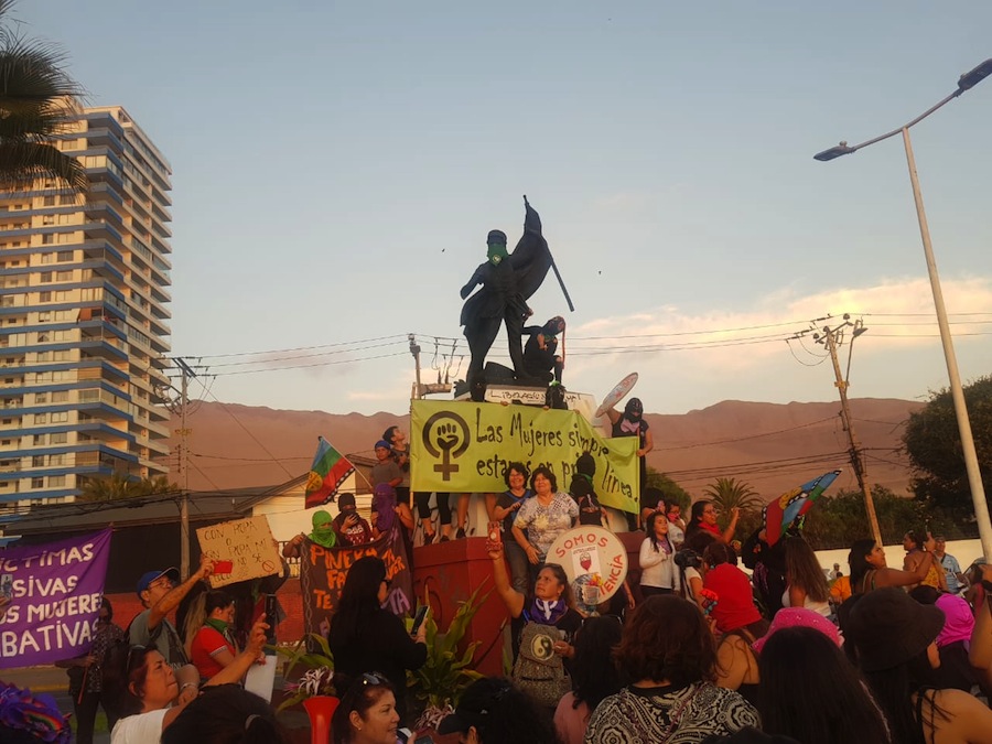 Masiva marcha por calles de Iquique conmemoró el Día Internacional de la Mujer