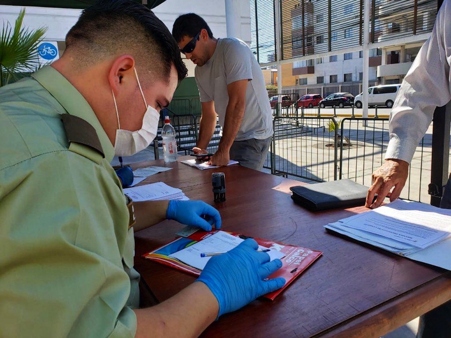 Más de 800 salvoconductos presenciales fueron emitidos por carabineros