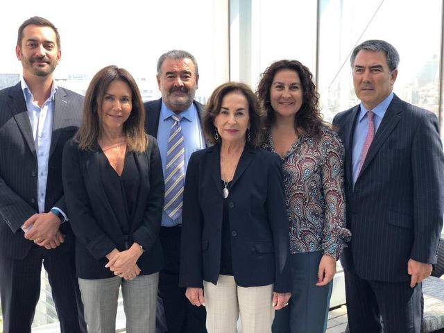 Familia Luksic dona un millón de mascarillas especiales para el Sistema de Salud